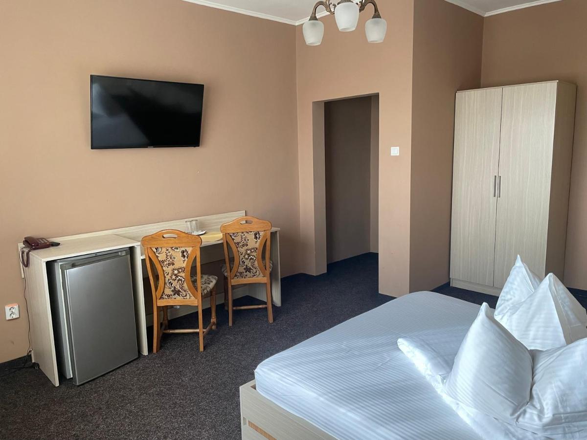Pension Regal Satu Mare Exterior foto