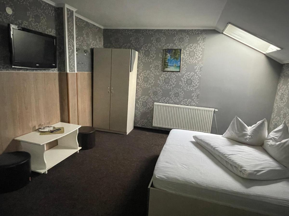 Pension Regal Satu Mare Exterior foto